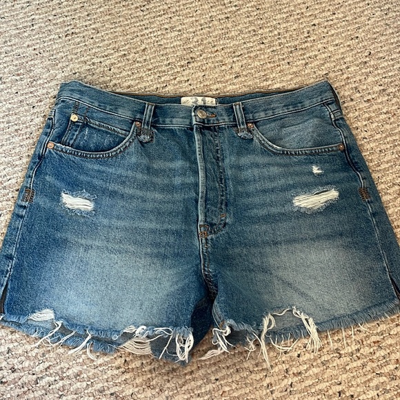 We The Free Pants - Free People Women’s Denim Shorts Size 31